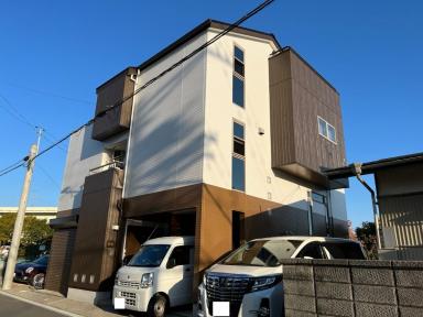 豊橋市東小浜町で重厚感のあるポイントツートン外壁へ